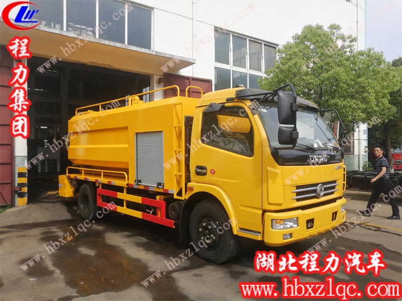 湖北程力集團(tuán)清洗吸污車遠(yuǎn)見聞名，深受廣大客戶追捧的多功能寶車！