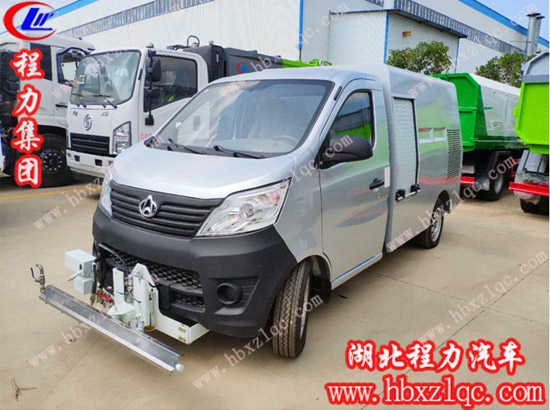 湖北程力專(zhuān)用汽車(chē)有限公司長(zhǎng)安路面養(yǎng)護(hù)車(chē)做城市環(huán)境好幫手！