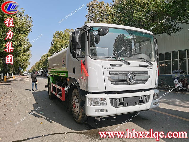 二月的天氣似六月，吉林客戶來程力集團自提東風(fēng)D9灑水車